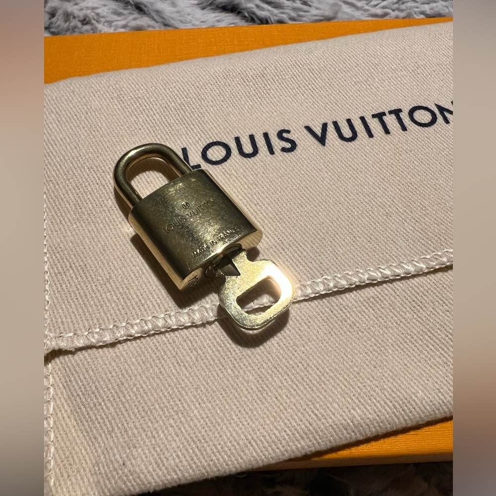 Louis Vuitton 🔐 #304 - Picture 3 of 5